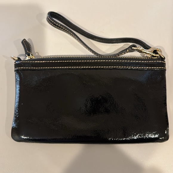 Dooney & Bourke black wristlet - Picture 2 of 4